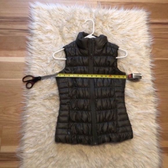 Athleta Downalicious Deluxe Down Puffer Vest - Picture 4 of 7